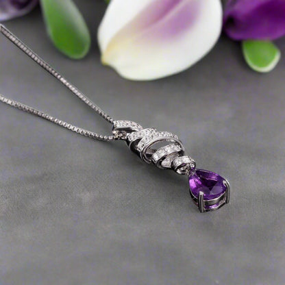 Collar con colgante de cinta de amatista en forma de lágrima y espiral en plata de ley GRACE