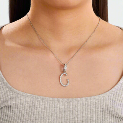 Collier avec pendentif initial en moissanite et argent sterling