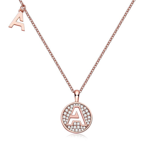 Collier avec initiales pavées de moissanite en argent plaqué or rose