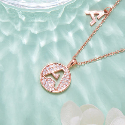 Collier avec initiales pavées de moissanite en argent plaqué or rose