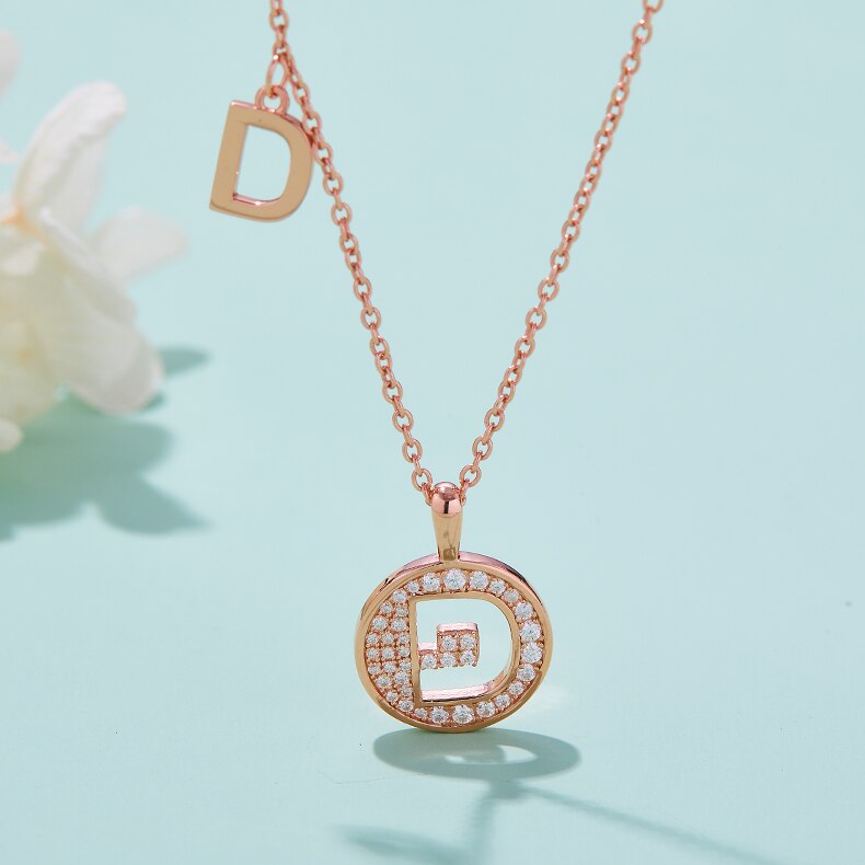 Collier avec initiales pavées de moissanite en argent plaqué or rose