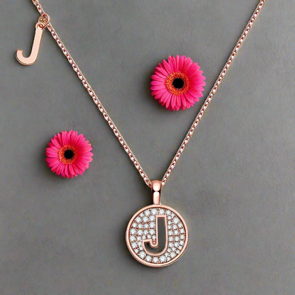 Collier avec initiales pavées de moissanite en argent plaqué or rose