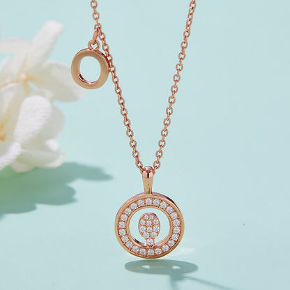 Collier avec initiales pavées de moissanite en argent plaqué or rose
