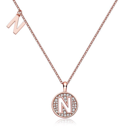 Collier avec initiales pavées de moissanite en argent plaqué or rose