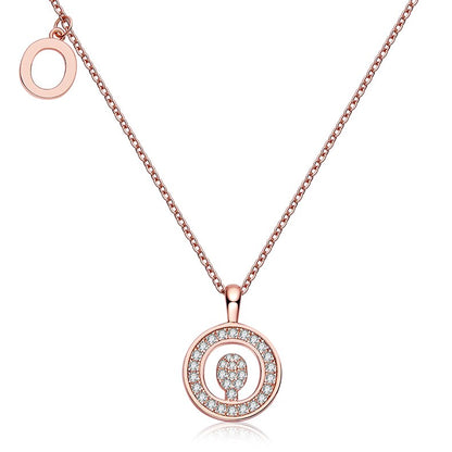 Collier avec initiales pavées de moissanite en argent plaqué or rose