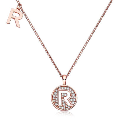 Collier avec initiales pavées de moissanite en argent plaqué or rose