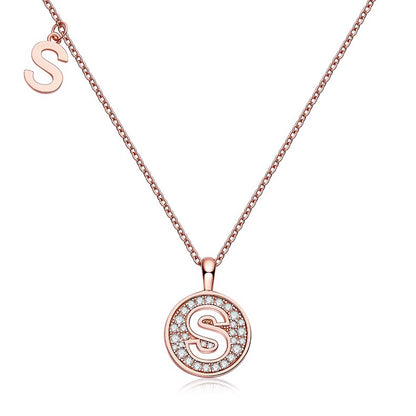 Collier avec initiales pavées de moissanite en argent plaqué or rose