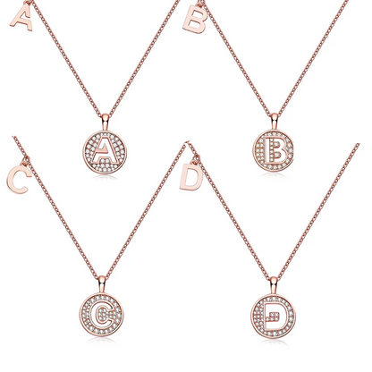 Collier avec initiales pavées de moissanite en argent plaqué or rose