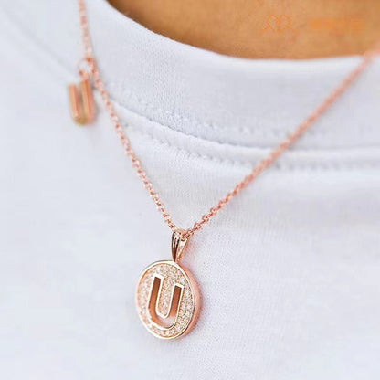Collier avec initiales pavées de moissanite en argent plaqué or rose