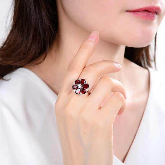 Anillo vintage con flor de granate rojo GRACE en plata de ley