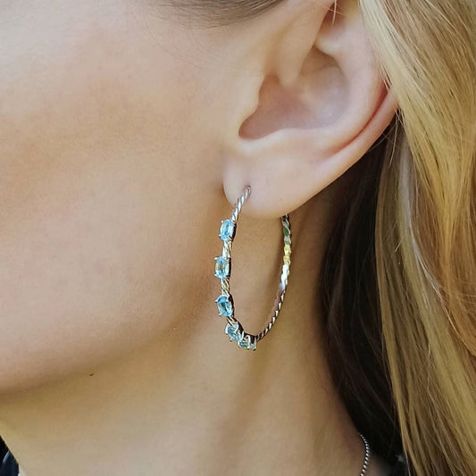 Pendientes de aro con topacio azul cielo GRACE en plata de ley