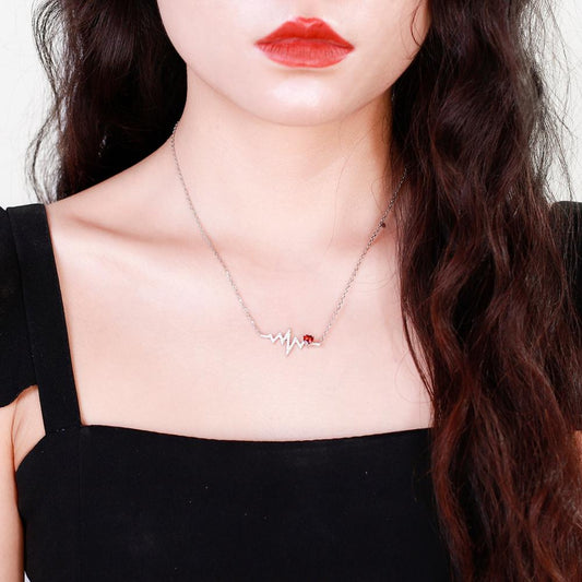 Collier GRACE en argent sterling plaqué or avec grenat rouge et cœur