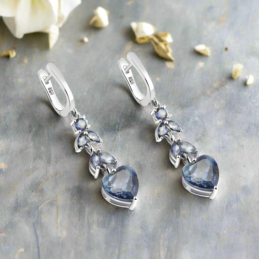 Pendientes GRACE de iolita azul con cuarzo místico y hojas en forma de corazón en plata de ley